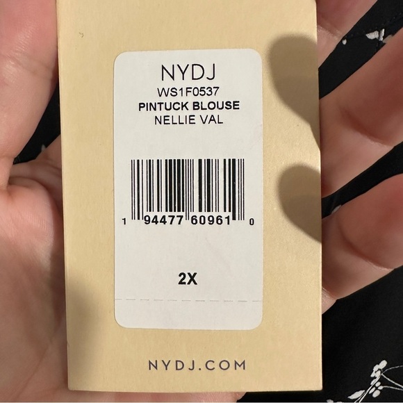 NYDJ pintuck blouse, sz 2X, black/white, flowy, v-neck, date night, fall, NEW - Picture 4 of 15